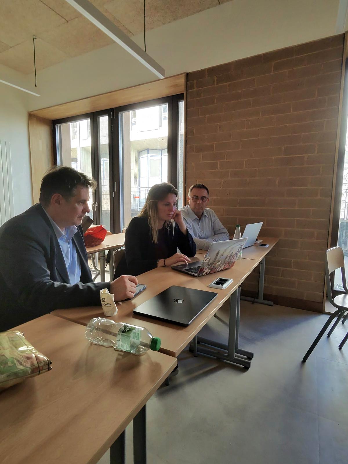Session de travail en équipe autour des pratiques métier